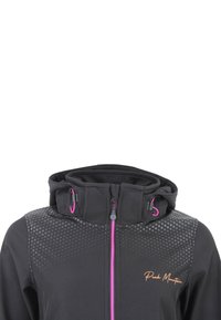 Sort jakke med høj krave, med et mønstret øverste sektion, pink lynlås og snore. Tekstlogo "Peak Mountain" i orange.