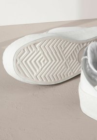 Next SIGNATURE CHUNKY-REGULAR FIT - Tossud - white