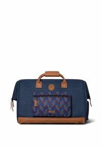 Sac de sport en tissu bleu foncé avec des accents en cuir marron, doté d'une poche avant à motifs et de doubles poignées pour un transport facile.