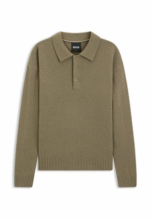 Polo a maniche lunghe di colore verde oliva, lavorato a maglia, con colletto, patta con tre bottoni e polsini e orlo ribattuti. Tessuto morbido in tutto il capo.