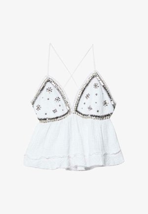 Biely top bez rukávov s tenkými ramienkami, ozdobený striebornými trblietkami a malými hviezdičkovými dekoráciami na oblasť hrudníka.
