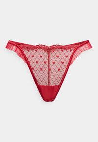 Κόκκινο δαντελένιο στρινγκ με πλέγμα στο πίσω μέρος με διαμαντένιο μοτίβο και μικρές κυκλικές λεπτομέρειες, σατέν μέση και πιέτες στις πλευρές.