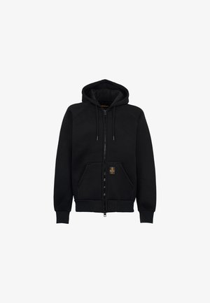 Felpa nera con zip e cappuccio, realizzata in tessuto morbido. Presenta maniche raglan, tasche frontali e un'etichetta con il marchio in basso.