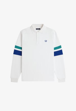 Polo bianca a maniche lunghe con colletto abbottonato, righe blu e verdi sulle maniche e piccolo logo alloro blu sul petto sinistro.