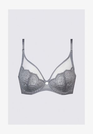 Grauer Spitzen-BH mit einem äußeren Netzlayer, Unterdrahtunterstützung, tief ausgeschnittenen Cups und verstellbaren Trägern. Dekorative Hardware in der Mitte.