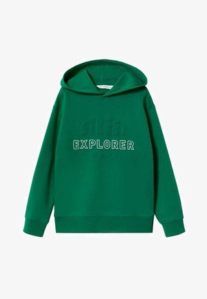 Groene hoodie met tekst "STREET EXPLORER" over de borst in een mix van gegraveerde en wit omrande letters.