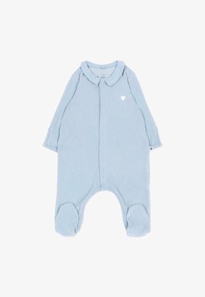 Pelele de bebé acanalado azul claro con mangas largas, piernas con pies, botones de presión en la parte delantera, cuello redondeado y un pequeño corazón blanco en el pecho.