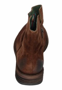 Braune Wildleder-Ankle-Boots mit runder Spitze, seitlichem Reißverschluss und strukturiertem Boden. Das Innere hat ein mehrfarbiges Futter.