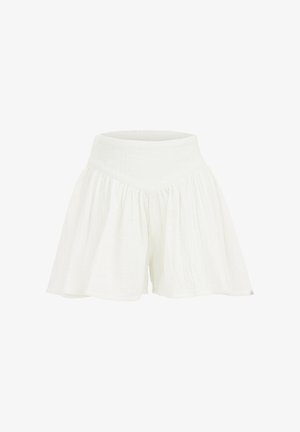 Short blanc plissé taille haute avec une large ceinture, une coupe évasée et un tissu léger et fluide.