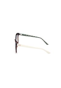 Ochelari de soare maro și crem cu ramă pătrată; cercevele cu model texturat verde; accent logo auriu pe o parte; design elegant.