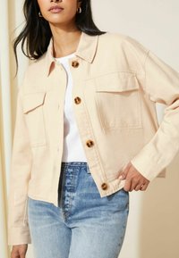 Friends Like These CROPPED UTILITY Summer jacket ecru