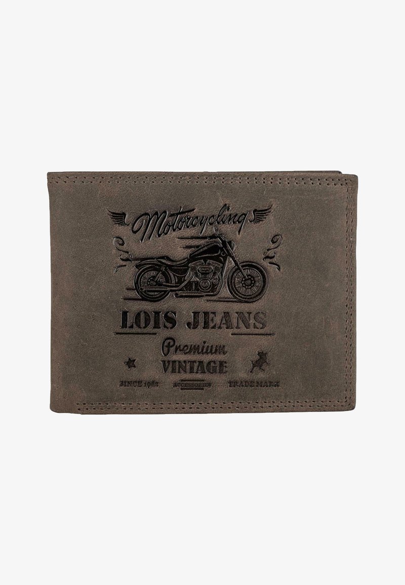 Billetera de cuero marrón con un gráfico de motocicleta en relieve y texto. Elementos destacados incluyen costuras, un diseño vintage y detalles del logotipo.