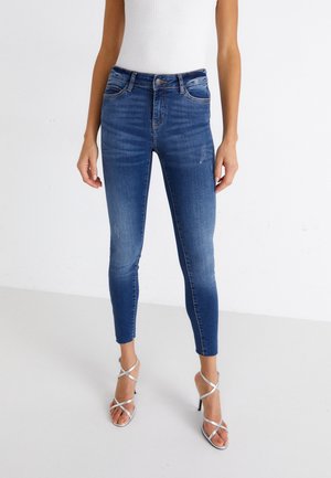 Noisy May NMLUCY CUT HEM - Kitsa lõikega teksad - dark blue denim