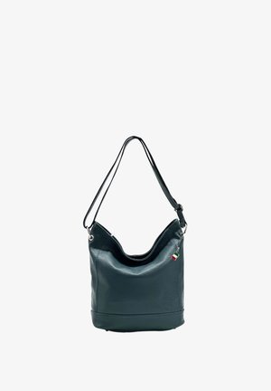 Zwarte leren handtas met een gestructureerd oppervlak, een gebogen vorm, een verstelbare schouderriem en een klein Italiaans vlaggetje als charm. Bovenopening met een zacht interieur.