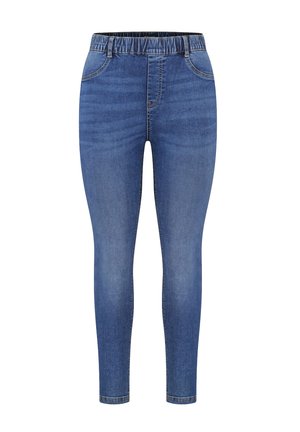 Jean en denim d'un bleu moyen, avec une taille élastique, cinq poches, coupe skinny et un léger dégradé sur les jambes.