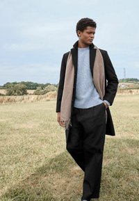 Next EPSOM TALL - REGULAR FIT - Abrigo corto - black