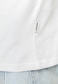 Jack & Jones RUNDHALS - Camiseta estampada - bright white