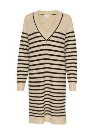 Robe tricotée beige avec des rayures noires horizontales, décolleté en V, manches longues, fentes sur les côtés et tissu texturé. Longueur ajustable pour un style varié.