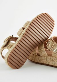Next REGULAR FIT - Sandaler - neutral raffia