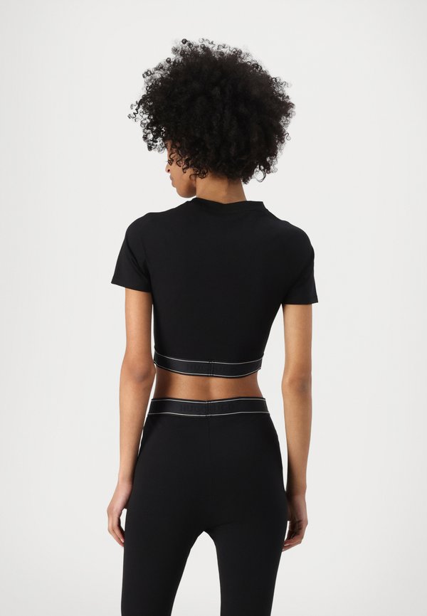 DOLLY - Basic T-shirt2