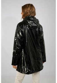 BERMUDES PILAT - Parka - black