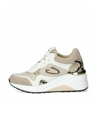 Sneaker da donna con tomaia in mesh bianco e beige, dettagli in suede, motivo a serpente e una suola bianca chunky con finiture metalliche sul tallone.