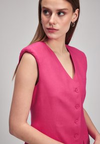 adL CUT-OUT DETAILED - Abito a camicia - fuschia