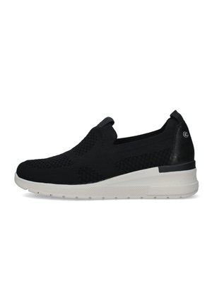 Sneaker slip-on nero con tomaia in mesh, suola bianca texturizzata e linguette per tirare su tacco e lingua, mostrata di profilo laterale.
