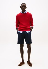 Tommy Hilfiger ESSENTIAL CORE - Shorts - desert sky