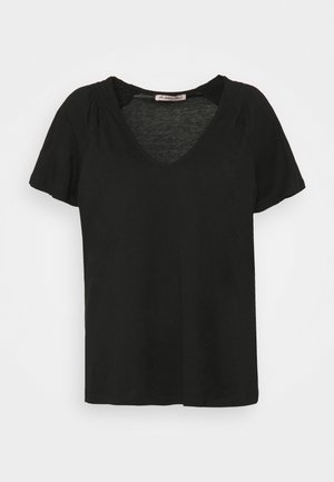 Blusa nera da donna a maniche corte con scollo a V e sottile rifinitura in pizzo sulle spalle, mostrata su uno sfondo bianco semplice.