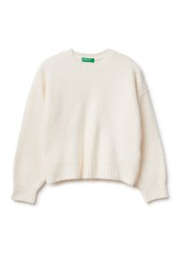 Bílý pletený svetr s kulatým výstřihem, žebrovanými manžetami a lemem a strukturovaným vzorem. Vnitřní část výstřihu má zelenou etiketu.