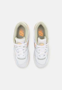 New Balance 550 - Tenisice - white/peach blossom