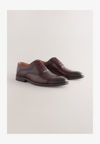 Sélectionné, burgundy red