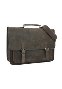 Bolsa mensajera de cuero marrón con una superficie texturizada, correa de hombro ajustable, accesorios de metal y cierres de hebilla en la solapa frontal.