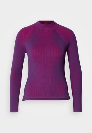 Rippenshirt mit langen Ärmeln in Dunkellila mit helleren lila Streifen. Hoher Kragen und gespaltenes Saumdesign für mehr Bewegungsfreiheit.