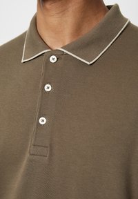 Marc O'Polo SHORT SLEEVE DETAILS AT COLLAR CUFFS AND HEM - Poloshirt - burnt ash