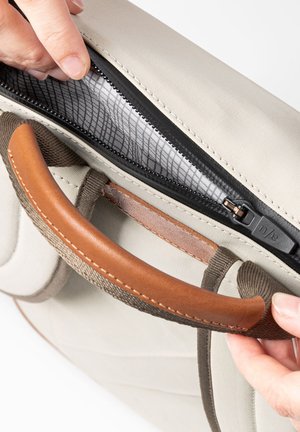 Aunts & Uncles YOKOHAMA - Tagesrucksack - dust