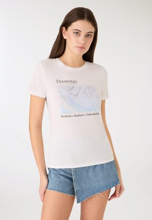 - T-shirt z nadrukiem