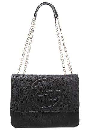 Schwarze Lederschultertasche mit eingeprägtem rundem Logo auf der Klappe und silbernem Doppelkettenriemen mit Leder-Schulterpolster.