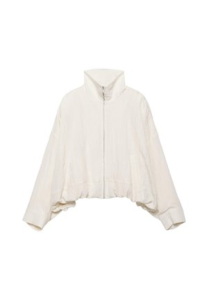 Fehér, hosszú ujjú cipzáras dzseki magas gallérral és rugalmas szegéllyel, laza fazonban, széles mandzsettákkal tervezve.