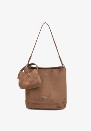 Braune Wildleder-Schultertasche mit langem Schulterriemen und kleinem, befestigtem Etui, mit dem "DIANA&CO FIRENZE" Logo vorne.