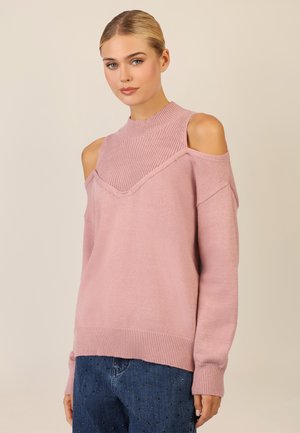 Rosa Strickpullover mit Kalt-Schulter-Design, geripptem Kragen und lockerer Passform. Glatte Textur, lange Ärmel und gerader Saum.