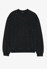 Felpa nera con punti metallici sparsi, polsini a costine e colletto a girocollo. Tessuto morbido con una vestibilità rilassata e maniche raglan.