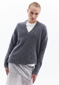 MIT V-AUSSCHNITT - Pullover - grey melange