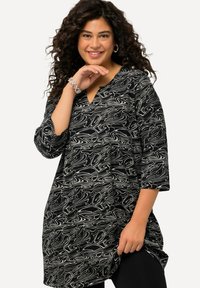 Ulla Popken LONG GOLVEN A-LIJN BLADEREN 3/4-MOUWEN - Langarmshirt - zwart