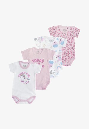 Quatre bodies pour bébés en rose et blanc. L'un présente un design de licorne, un autre dit "Super Fille". D'autres ont des motifs de nuages, d'arc-en-ciel et de léopard.