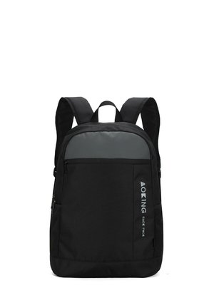Sac à dos noir en tissu durable, avec un panneau supérieur gris, deux bretelles et une poche en mesh sur le côté. Comprend un accent de logo.