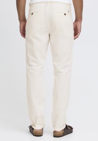 Solid SDLORAN LINEN MIX - Chinos - off white