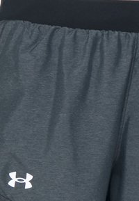 Under Armour Pantalón corto de deporte - black