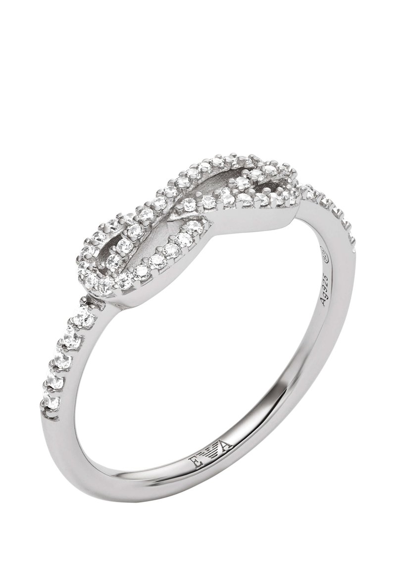 Sörring i silver med en vriden design, prydd med små klara ädelstenar längs ringen och på toppen, vilket skapar en glittrande effekt.